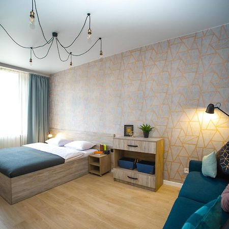 3 Bedroom, 2 Bathroom Apartment Near Forum Lviv Bagian luar foto