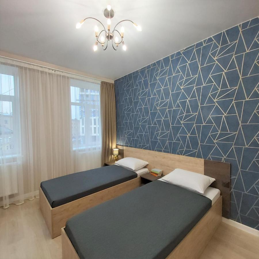 3 Bedroom, 2 Bathroom Apartment Near Forum Lviv Bagian luar foto