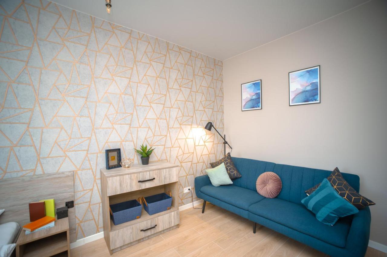 3 Bedroom, 2 Bathroom Apartment Near Forum Lviv Bagian luar foto