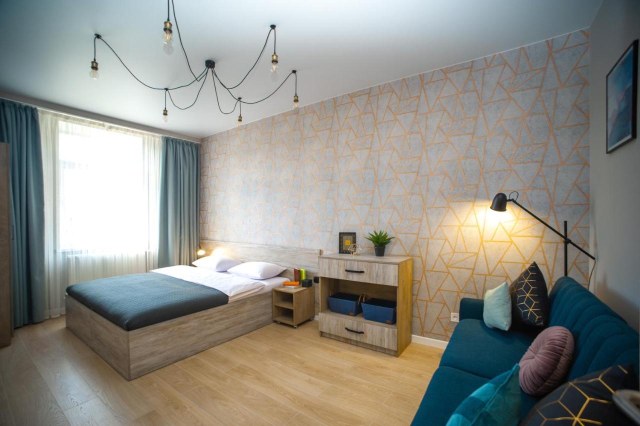 3 Bedroom, 2 Bathroom Apartment Near Forum Lviv Bagian luar foto