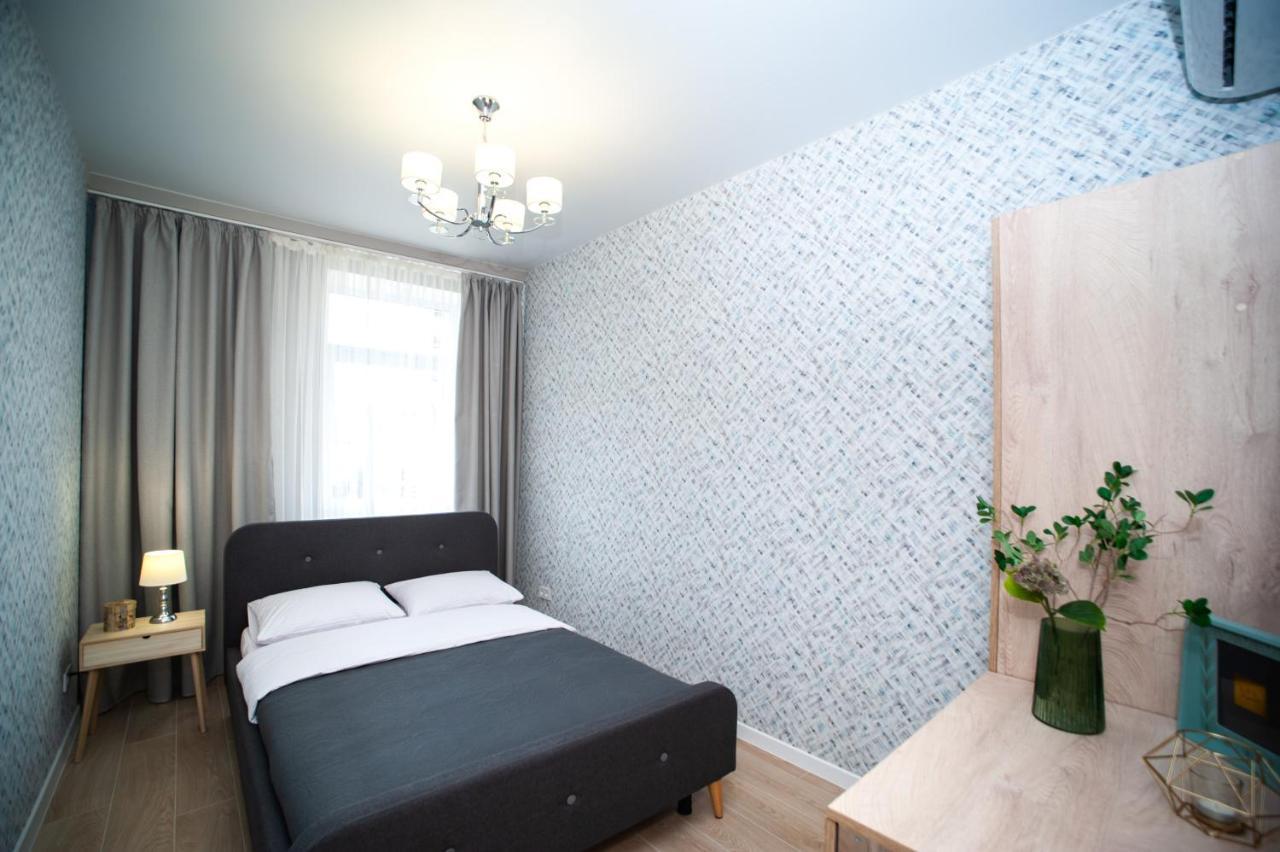 3 Bedroom, 2 Bathroom Apartment Near Forum Lviv Bagian luar foto