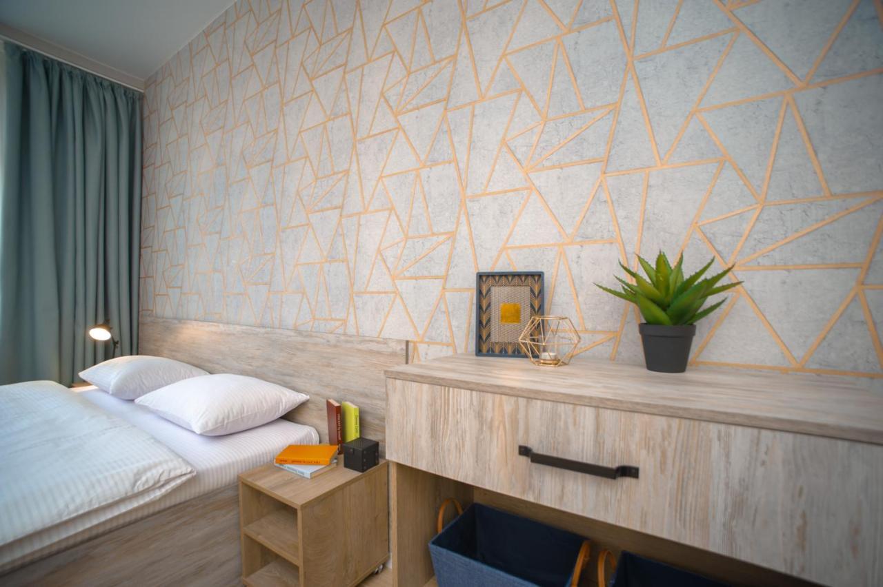 3 Bedroom, 2 Bathroom Apartment Near Forum Lviv Bagian luar foto