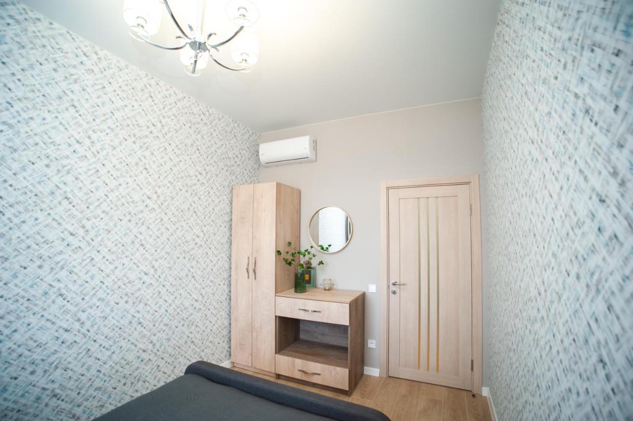 3 Bedroom, 2 Bathroom Apartment Near Forum Lviv Bagian luar foto