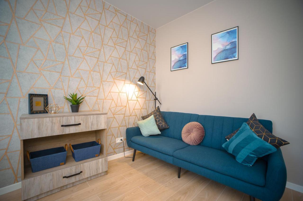 3 Bedroom, 2 Bathroom Apartment Near Forum Lviv Bagian luar foto