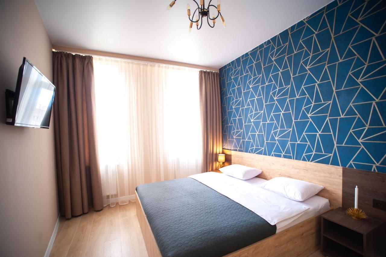 3 Bedroom, 2 Bathroom Apartment Near Forum Lviv Bagian luar foto