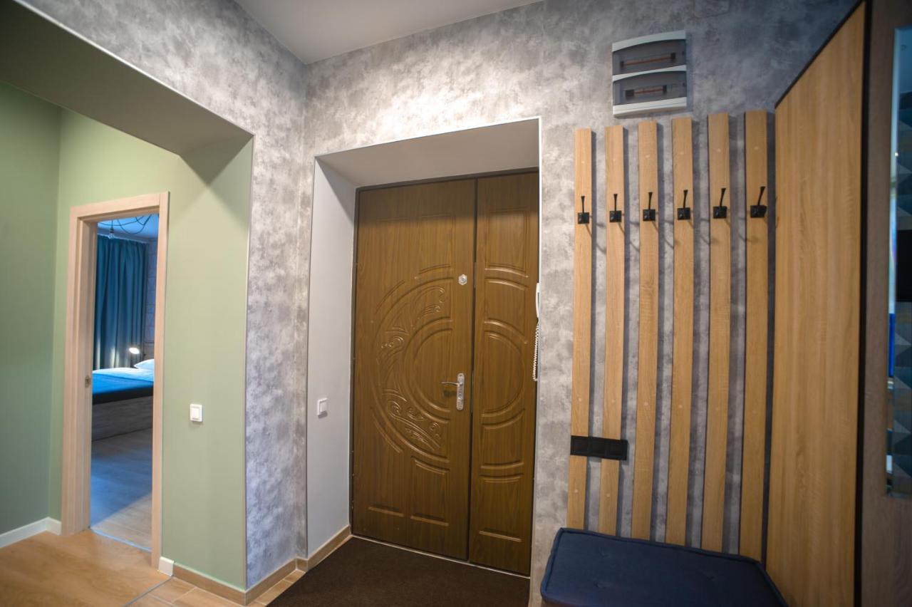 3 Bedroom, 2 Bathroom Apartment Near Forum Lviv Bagian luar foto