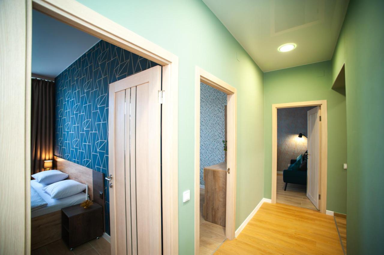 3 Bedroom, 2 Bathroom Apartment Near Forum Lviv Bagian luar foto