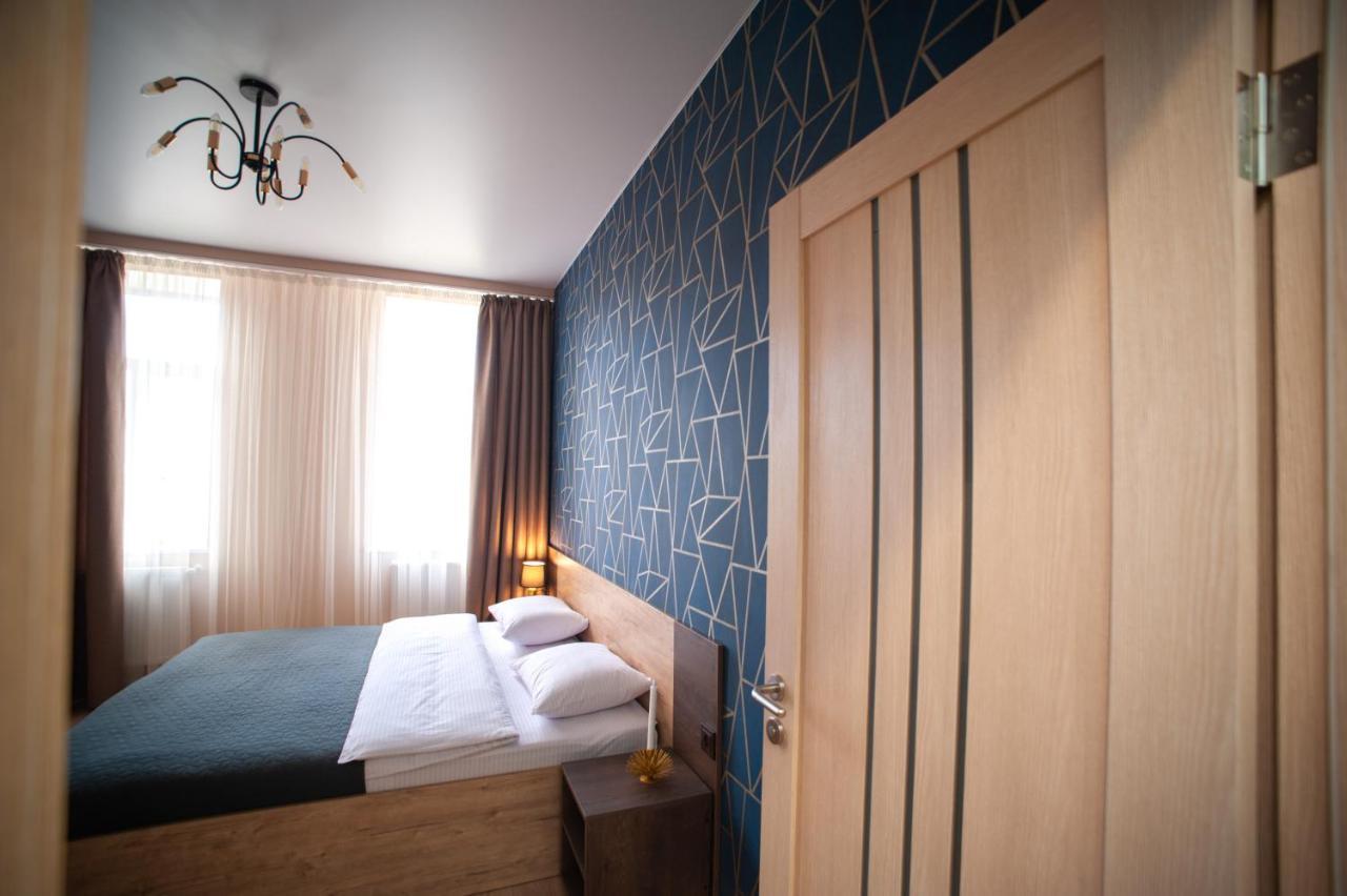 3 Bedroom, 2 Bathroom Apartment Near Forum Lviv Bagian luar foto