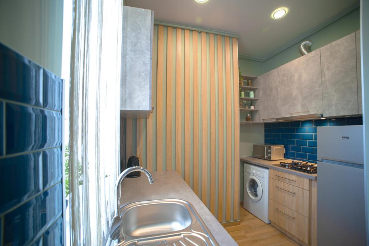 3 Bedroom, 2 Bathroom Apartment Near Forum Lviv Bagian luar foto